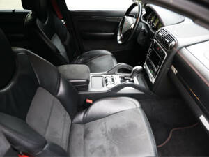 Image 72/75 of Porsche Cayenne GTS (2009)