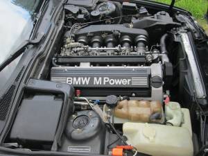 Image 16/18 of BMW M5 (1992)