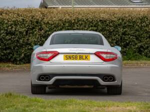 Imagen 7/22 de Maserati GranTurismo 4.2 (2008)