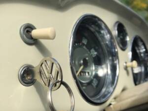 Image 31/69 of Volkswagen Karmann Ghia 1200 (1958)