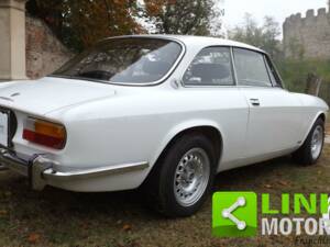 Bild 9/10 von Alfa Romeo 2000 GT Veloce (1972)