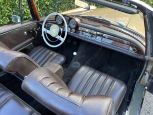 Image 16/22 of Mercedes-Benz 220 SE b (1963)