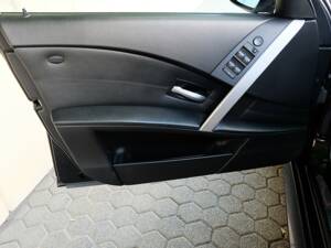 Image 31/51 of BMW M5 (2007)