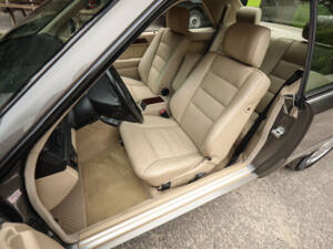 Imagen 10/74 de Mercedes-Benz E 320 (1994)