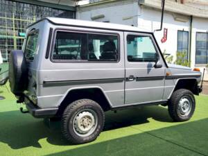 Image 11/55 of Mercedes-Benz 200 GE (SWB) (1990)