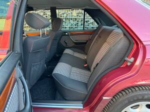 Immagine 28/75 di Mercedes-Benz 230 E (1992)