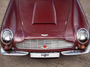 Image 4/14 of Aston Martin DB 6 (1968)