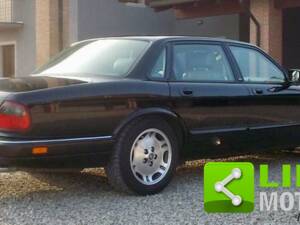 Bild 4/7 von Jaguar XJ6 3.2 Sport (1995)