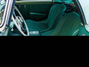 Image 22/26 of Mercedes-Benz 300 SL Roadster (1963)