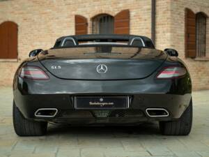 Image 16/50 of Mercedes-Benz SLS AMG Roadster (2011)