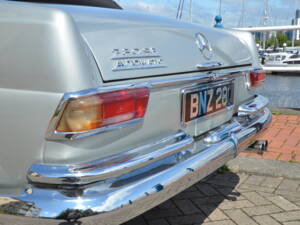 Image 19/32 de Mercedes-Benz 280 SE (1969)