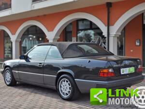 Imagen 3/10 de Mercedes-Benz 300 CE-24 (1993)