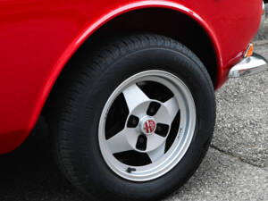 Image 17/36 of Alfa Romeo 2000 GT Veloce (1972)