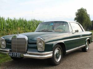 Bild 3/7 von Mercedes-Benz 220 SE b (1965)