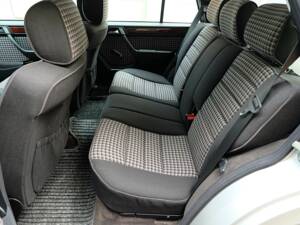 Image 18/75 of Mercedes-Benz E 280 T (1994)