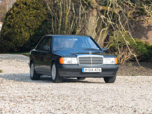 Image 4/15 de Mercedes-Benz 190 E (1990)