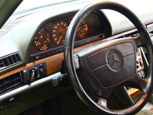 Image 17/44 of Mercedes-Benz 500 SEL (1986)