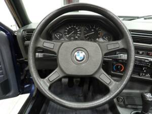 Image 7/15 of BMW 318i (1991)