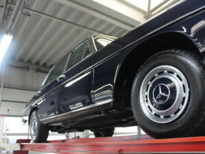 Image 8/50 de Mercedes-Benz 300 SEL 6.3 (1970)