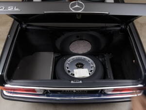 Image 28/44 of Mercedes-Benz 300 SL (1988)