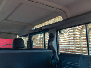 Image 23/58 of Land Rover Defender 110 (1995)