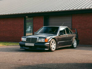 Immagine 2/15 di Mercedes-Benz 190 E 2.5-16 Evolution II (1990)