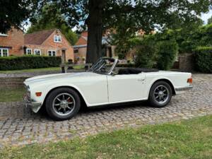 Image 1/30 of Triumph TR 6 PI (1970)