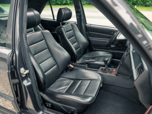 Imagen 33/51 de Mercedes-Benz 190 E 2.5-16 Evolution II (1991)