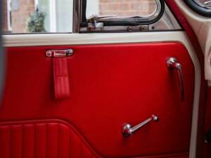 Image 16/20 of Morris Minor 1000 Traveller (1964)