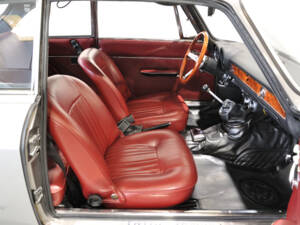 Bild 28/30 von Alfa Romeo Giulia 1300 GT Junior (1971)