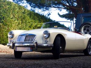 Image 3/56 of MG MGA 1500 (1957)