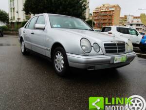 Afbeelding 4/10 van Mercedes-Benz E 200 (1997)