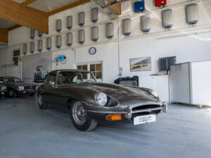 Image 8/15 of Jaguar E-Type (1969)
