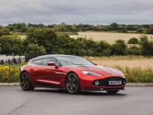 Bild 2/48 von Aston Martin Vanquish Zagato Shooting Brake (2019)