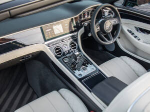 Image 23/24 of Bentley Continental GTC V8 (2021)