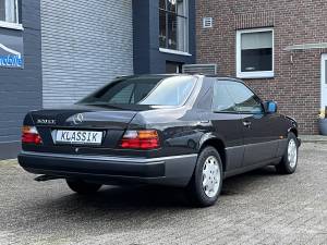 Image 14/68 of Mercedes-Benz 320 CE (1993)