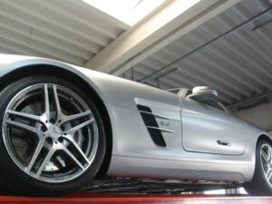 Imagen 8/50 de Mercedes-Benz SLS AMG (2011)