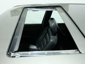 Image 12/40 of Mercedes-Benz 250 TD (1990)