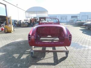 Image 62/63 of Volkswagen Karmann Ghia 1500 (1971)