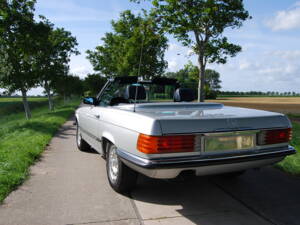 Image 31/96 of Mercedes-Benz 280 SL (1982)