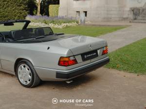 Image 10/43 of Mercedes-Benz 300 CE-24 (1993)