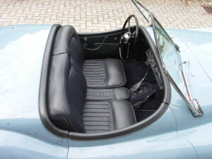 Immagine 22/54 di Jaguar XK 120 SE OTS (1953)