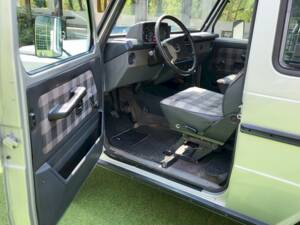 Image 19/55 of Mercedes-Benz 200 GE (SWB) (1990)