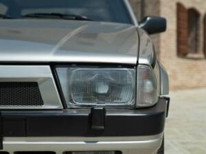 Immagine 14/50 di Alfa Romeo 75 2.0 Twin Spark (1989)