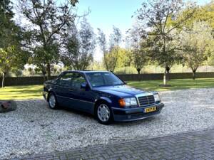 Image 9/24 of Mercedes-Benz 500 E (1993)