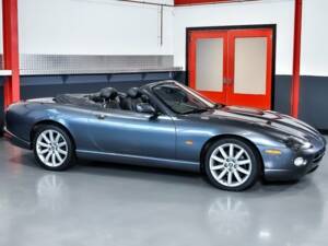 Image 7/7 de Jaguar XK8 4.2 (2005)