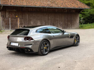 Immagine 2/61 di Ferrari GTC4Lusso (2017)