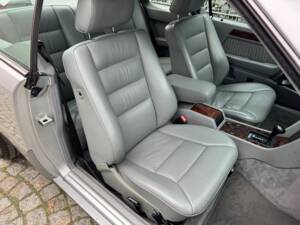 Imagen 72/100 de Mercedes-Benz 300 CE (1992)