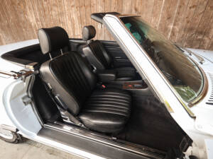 Image 11/85 of Mercedes-Benz 560 SL (1986)