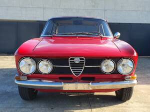 Image 3/50 de Alfa Romeo 1750 GT Veloce (1969)